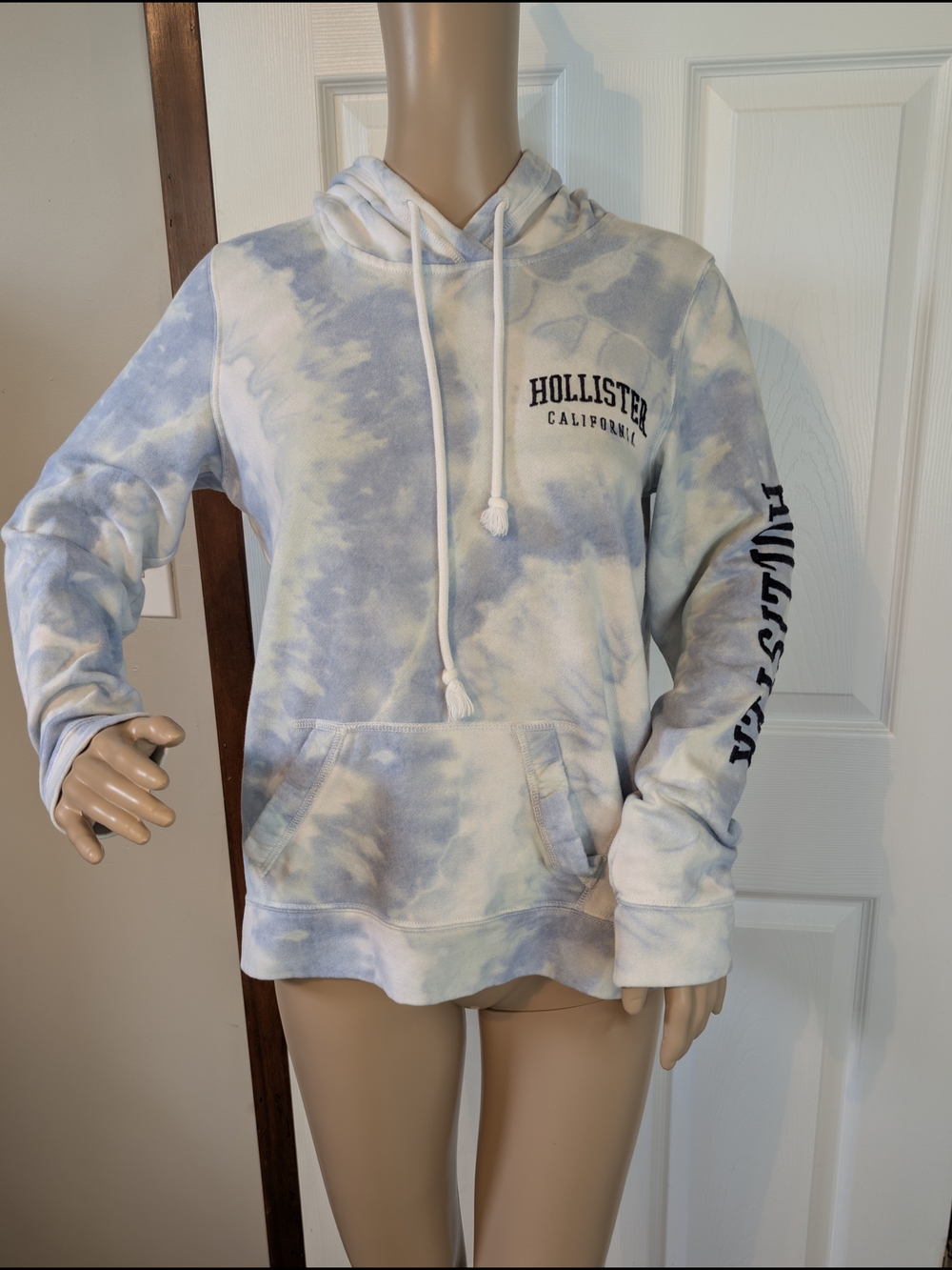 Hollister Sky Blue & Cream Tie Die Hoodie w/ Navy Blue Logo Arm Stitching-M